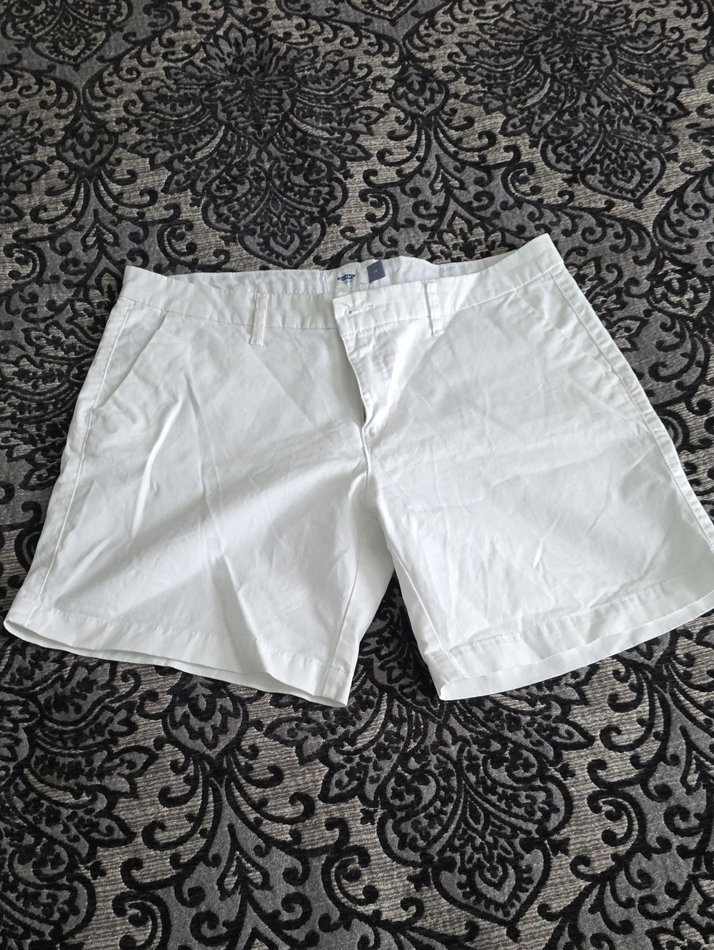 Old Navy White Women's Casual Shorts